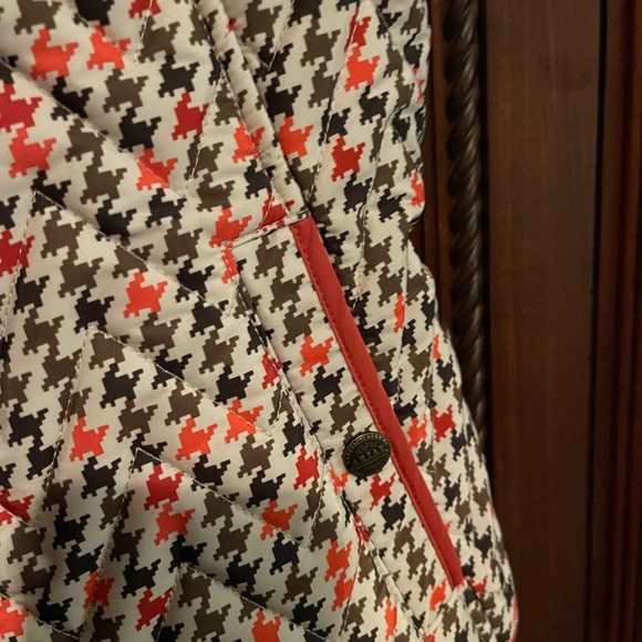 Ariat sleeveless puffer jacket worn once - Picture 3 of 4